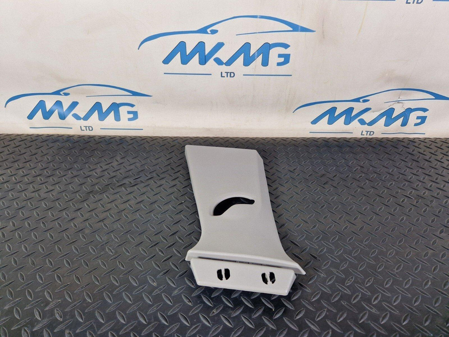 20-24 BMW 1 SERIES F40  B-PILLAR UPPER TRIM COVER LEFT PASSENGER SIDE 7444551