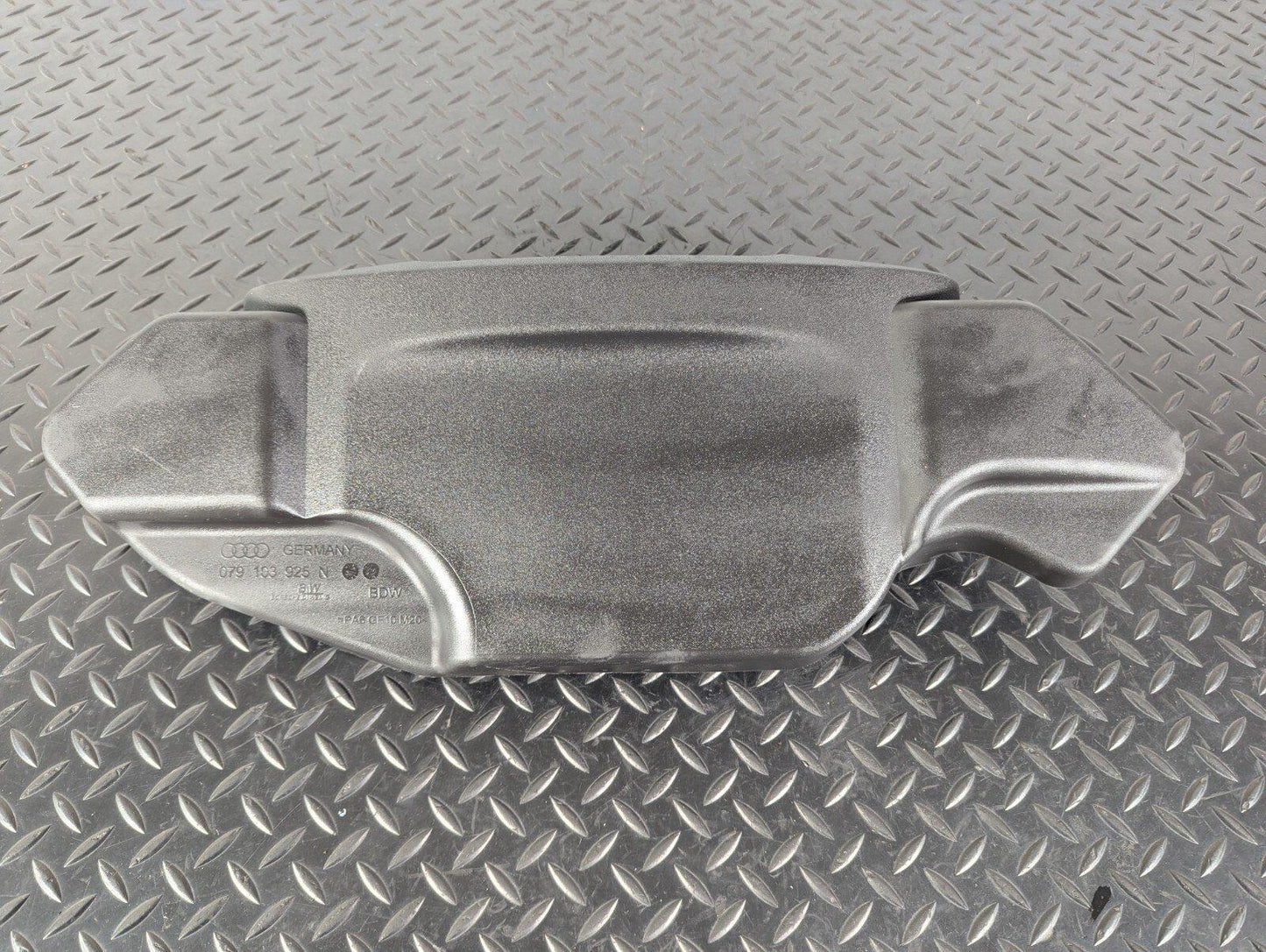 10-17 AUDI A8 4H 4.2 INTAKE MANIFOLD COVER 079103925N