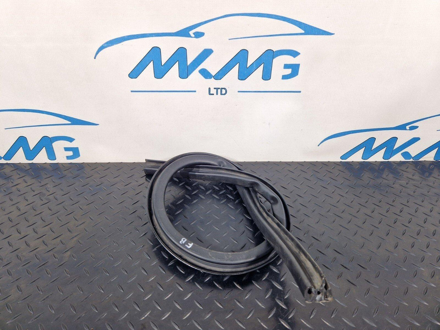 10-18 AUDI A7 4G S-LINE GENUINE ENGINE BAY BONNET RUBBER WEATHER SEAL 4G8823723A