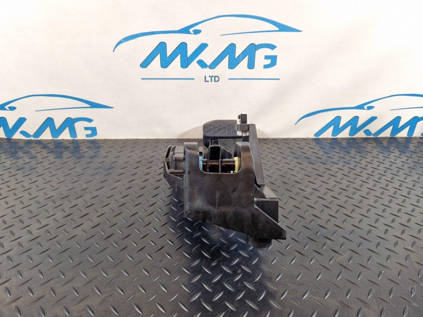 18-ON MERCEDES BENZ A CLASS W177 GENUINE AUTO GENUINE BRAKE PEDAL A2472900100