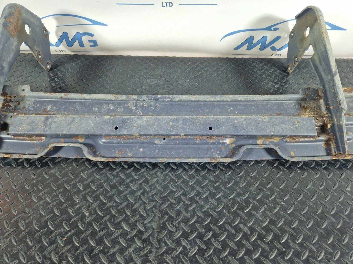 18-ON MERCEDES SPRINTER W907 W910 REAR DOOR LOADING STEP SILL RAIL A9105230200