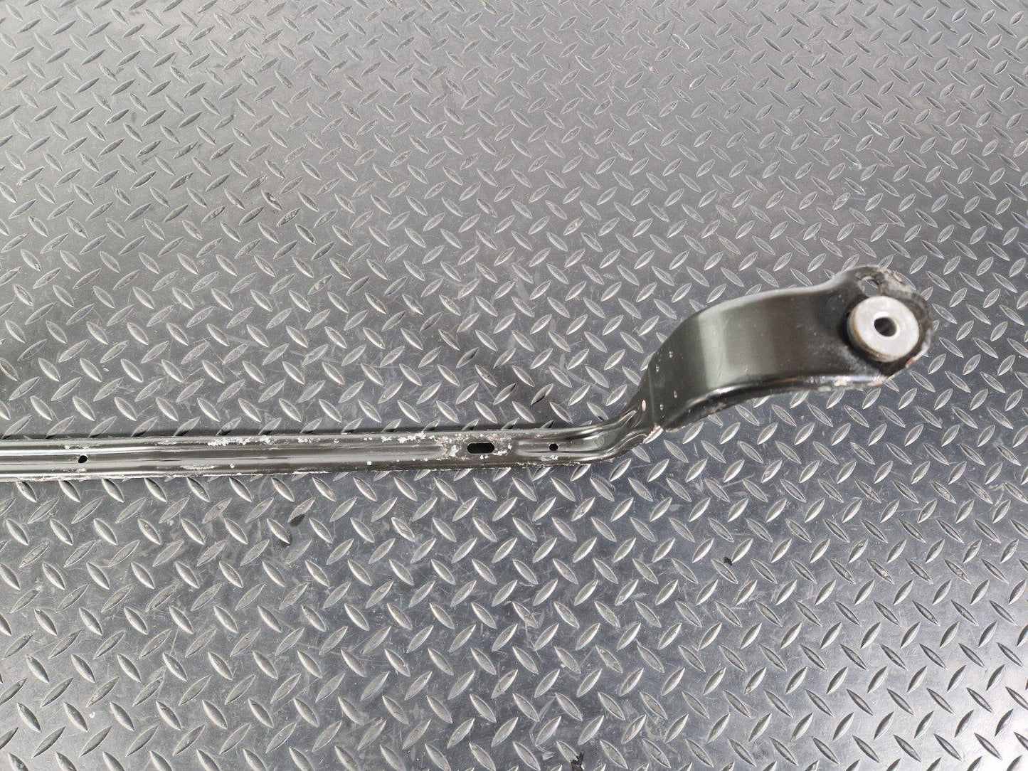 16-19 AUDI A4 B9 S-LINE GENUINE OEM FUEL TANK MOUNT HOLDER STRAP 8W0201653E