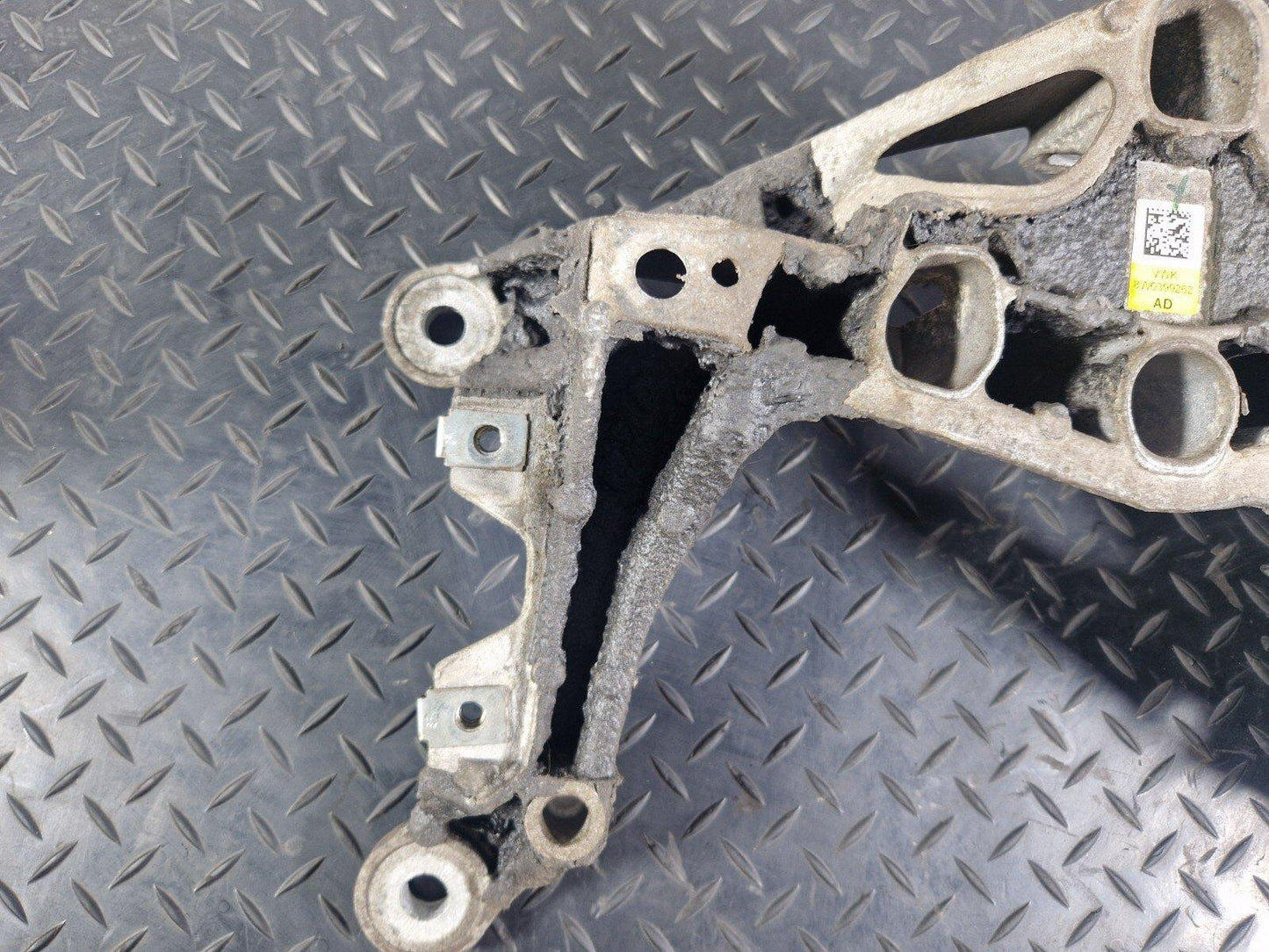 16-19 AUDI A4 B9 GENUINE MANUAL GEARBOX TRANSMISSION BRACKET 8W0399262AD