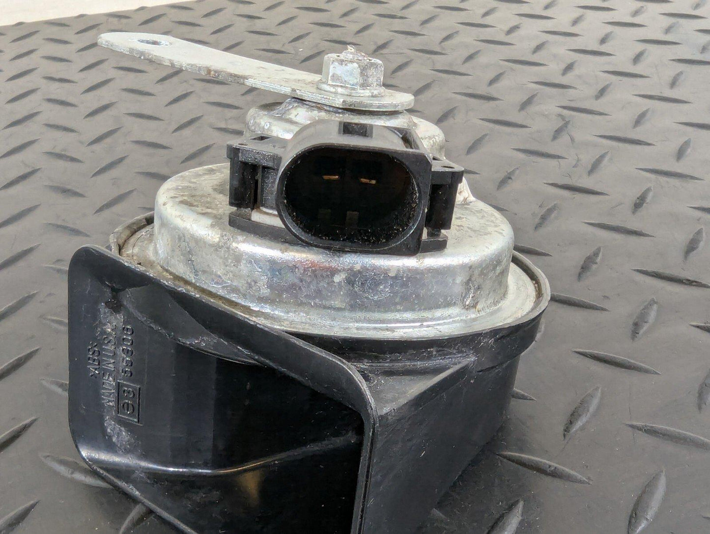11-19 MERCEDES BENZ ML W166 GENUINE HIGH TONE HORN SIGNAL A0075425320