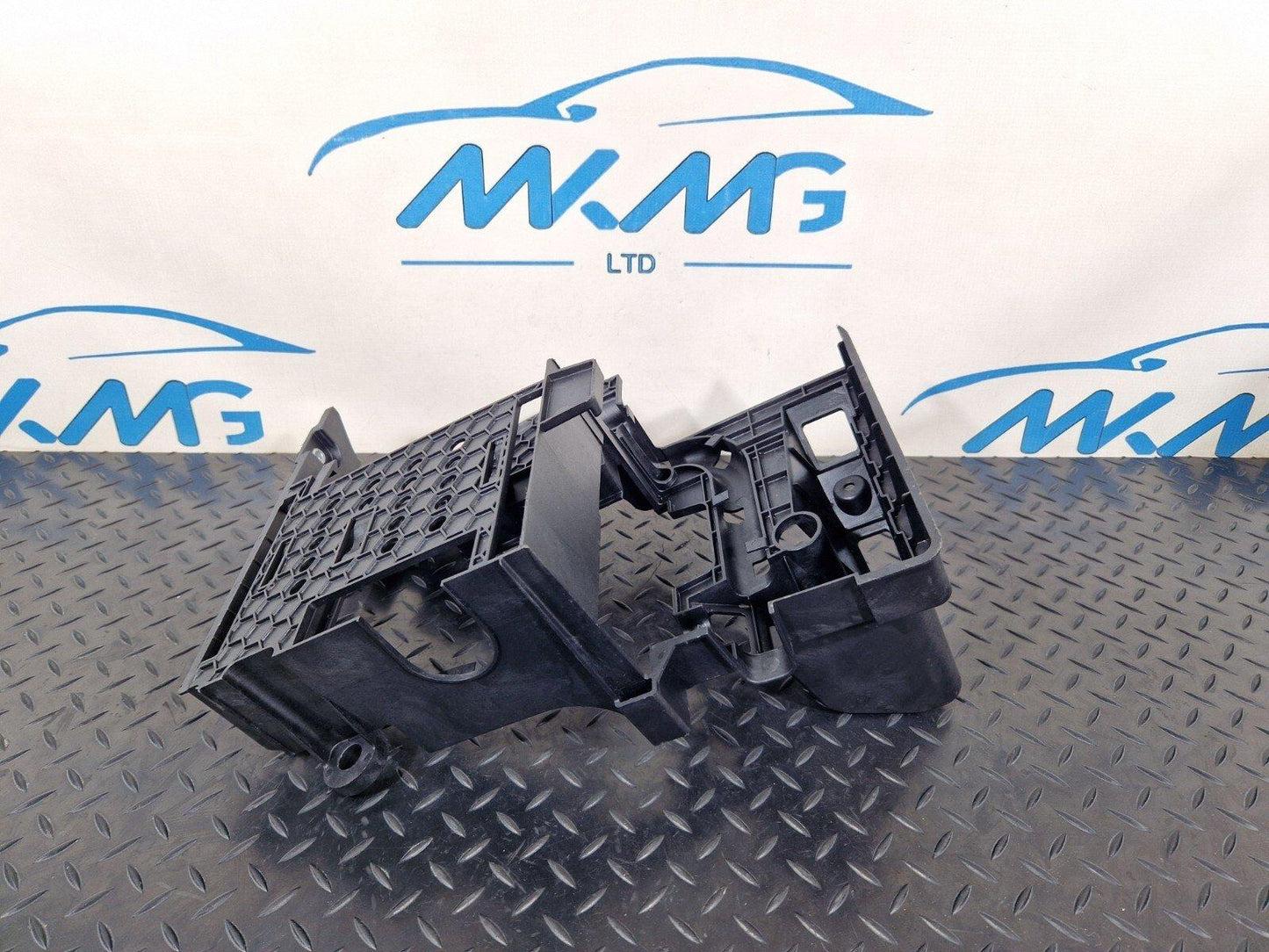 14-21 MERCEDES BENZ C200 W205 CD CHANGER ECU HOLDER  BRACKET A2055458900