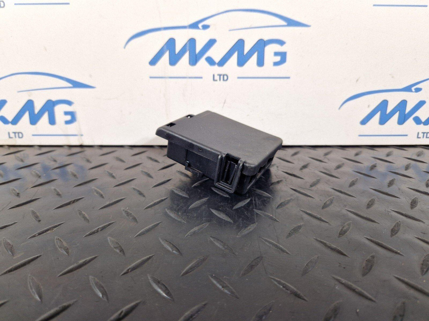 16-19 AUDI A4 B9 GENUINE FUSE BOX POWER DISTRIBUTION CONTROL MODULE 8W0941824AN