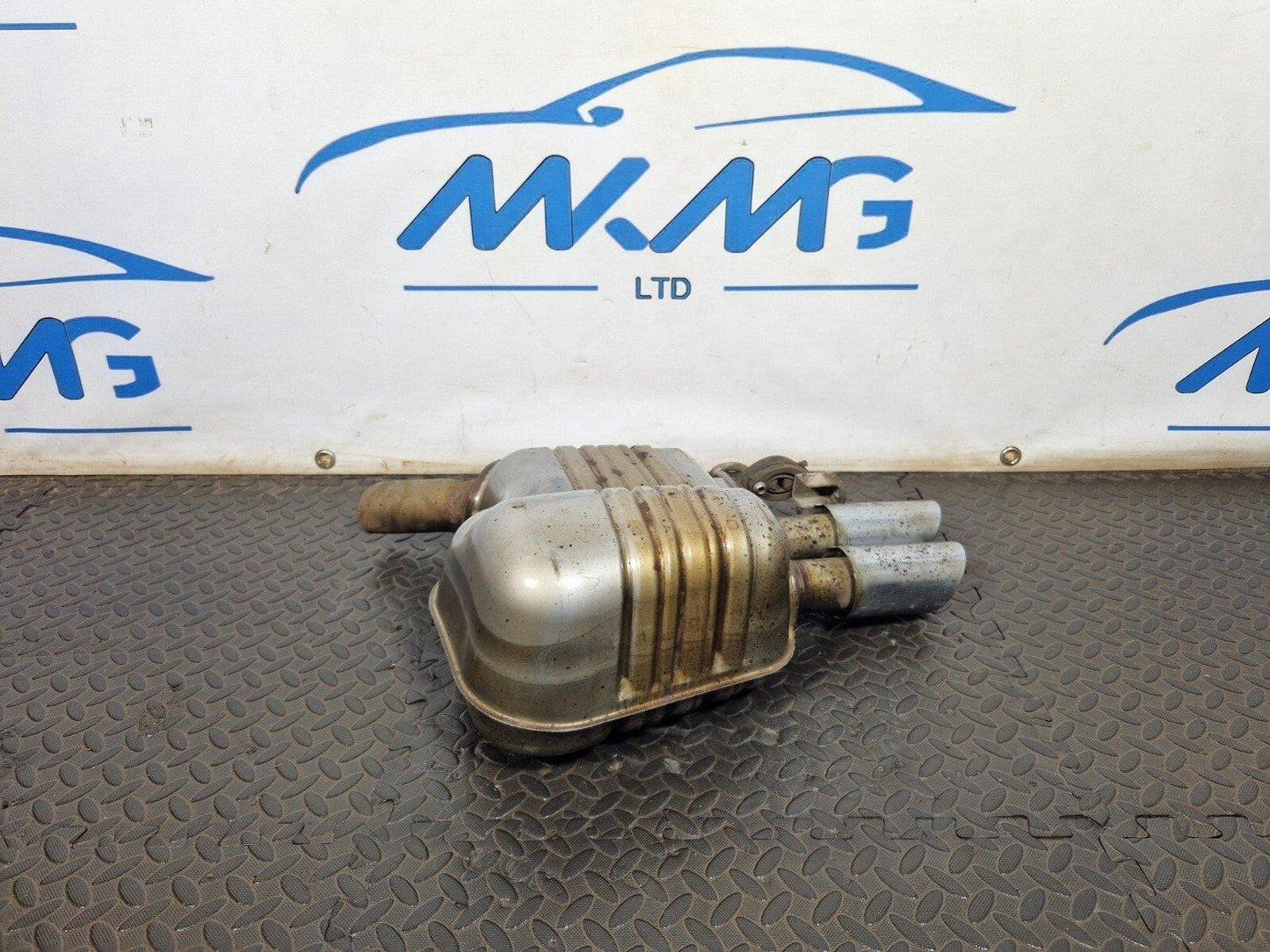 AUDI A4 B9 REAR EXHAUST BOX 8W0253611D BY32061419CZ