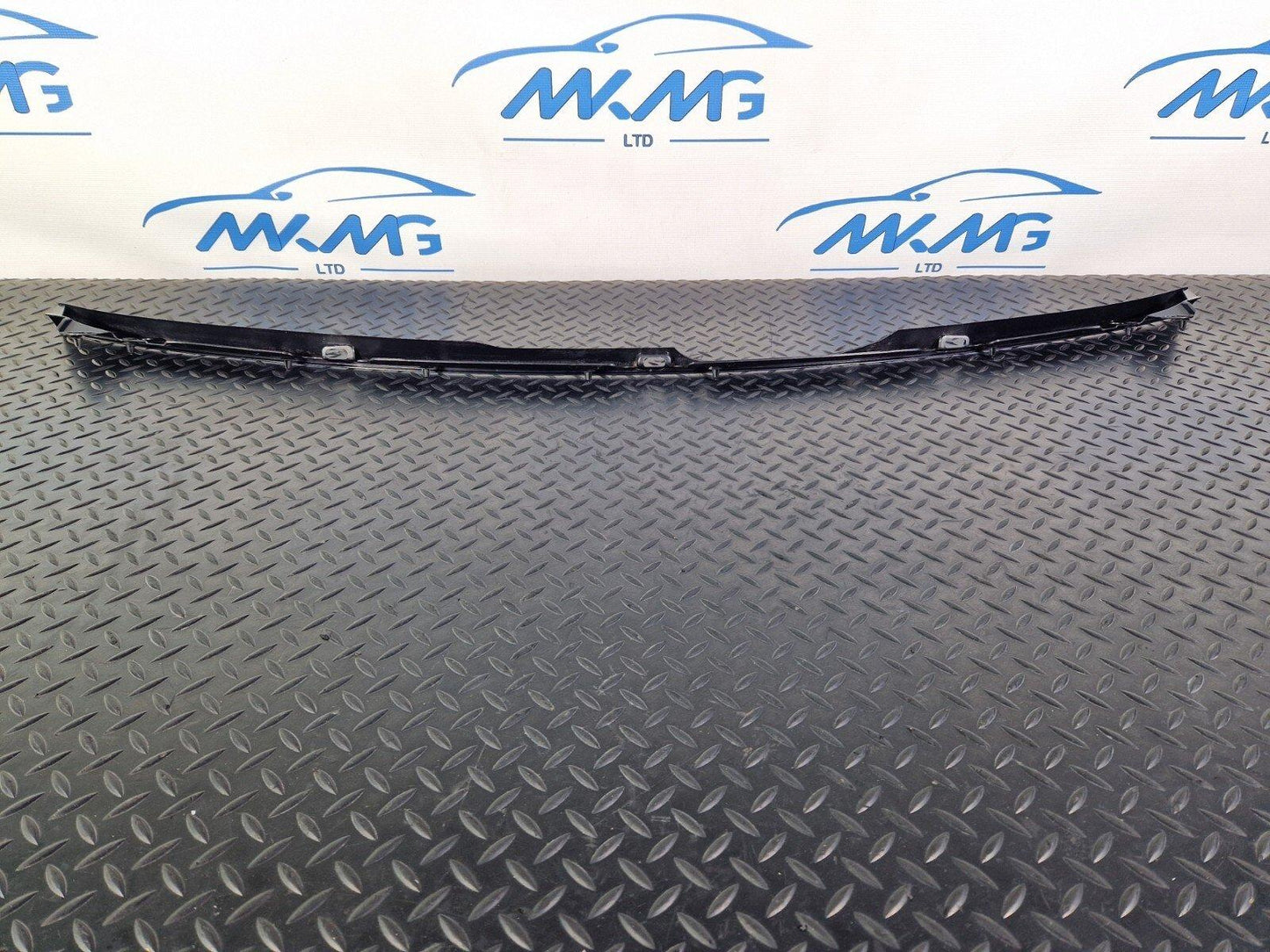 14-19 MERCEDES BENZ GLA X156 UNDER BONNET WINDSCREEN WASHER JET TRIM A1768600014