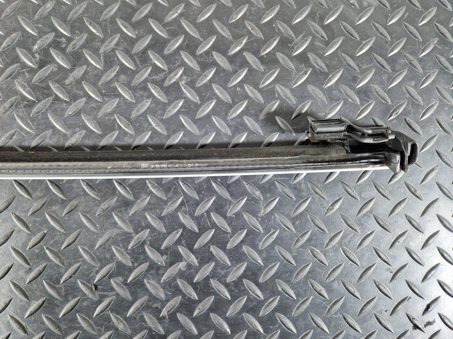 12-17 AUDI S5 CONVERTIBLE REAR RIGHT DRIVER SIDE WINDOW TRIM STRIP 8F0853764E