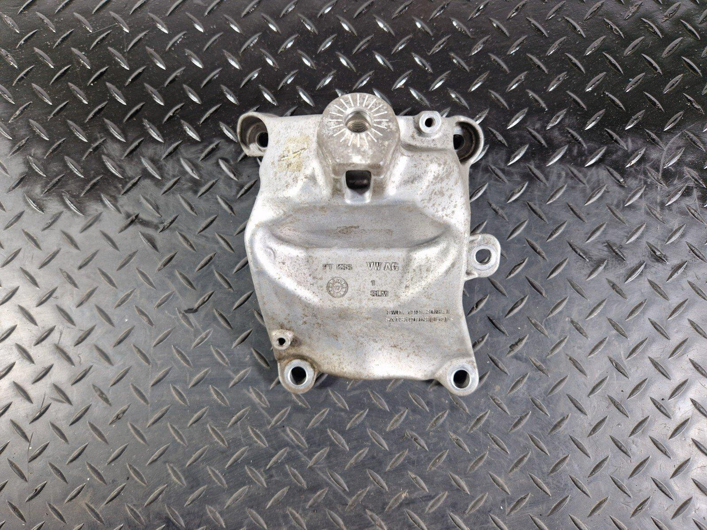 16-23 AUDI A5 F5 SPORTBACK S-LINE RIGHT SIDE ENGINE BRACKET MOUNT 8W0199308L