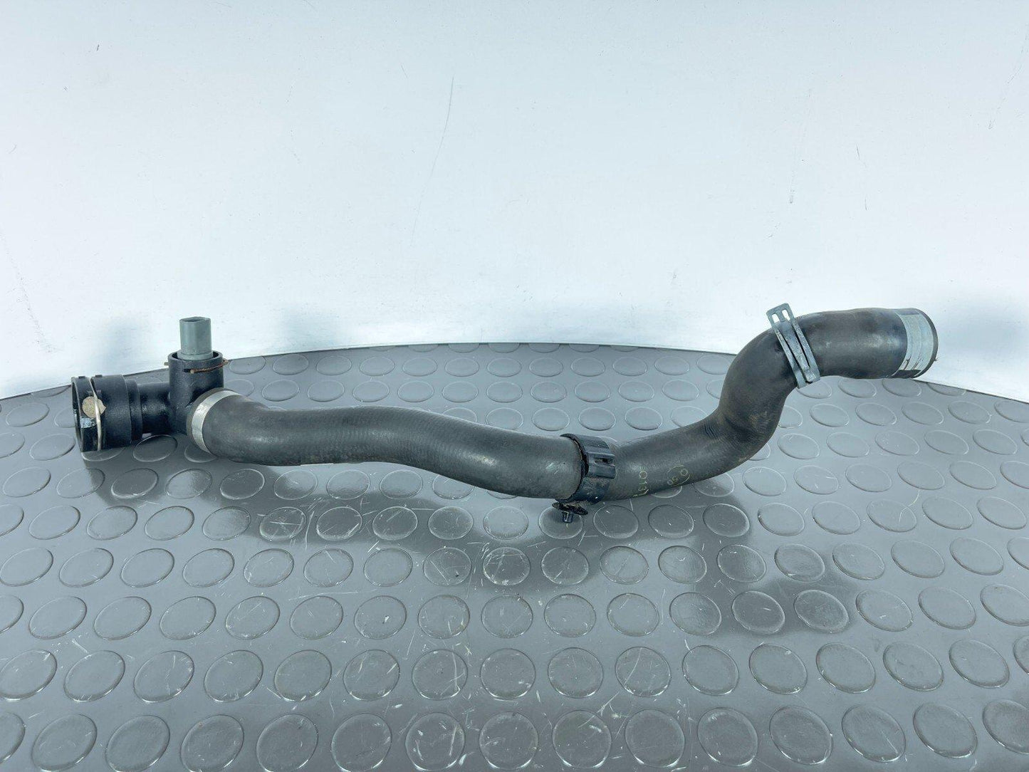 16-19 AUDI A4 B9 SALOON GENUINE 1.4 TFSI WATER COOLANT PIPE HOSE 8W0122055P