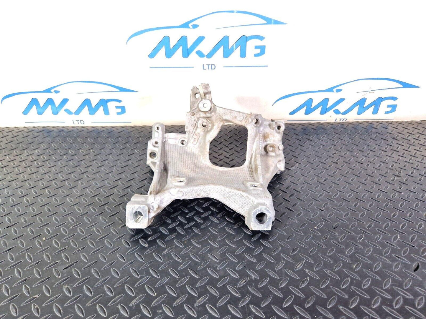 16-19 AUDI A4 B9 S-LINE OEM LEFT SIDE ENGINE MOUNT BRACKET 8W0399295E