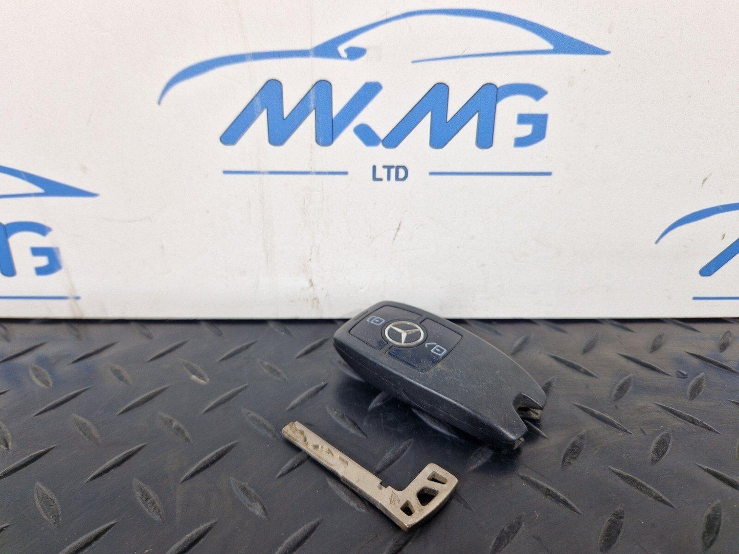 18-ON MERCEDES BENZ SPRINTER W907 SPRINTER KEY FOB REMOTE A2479052303