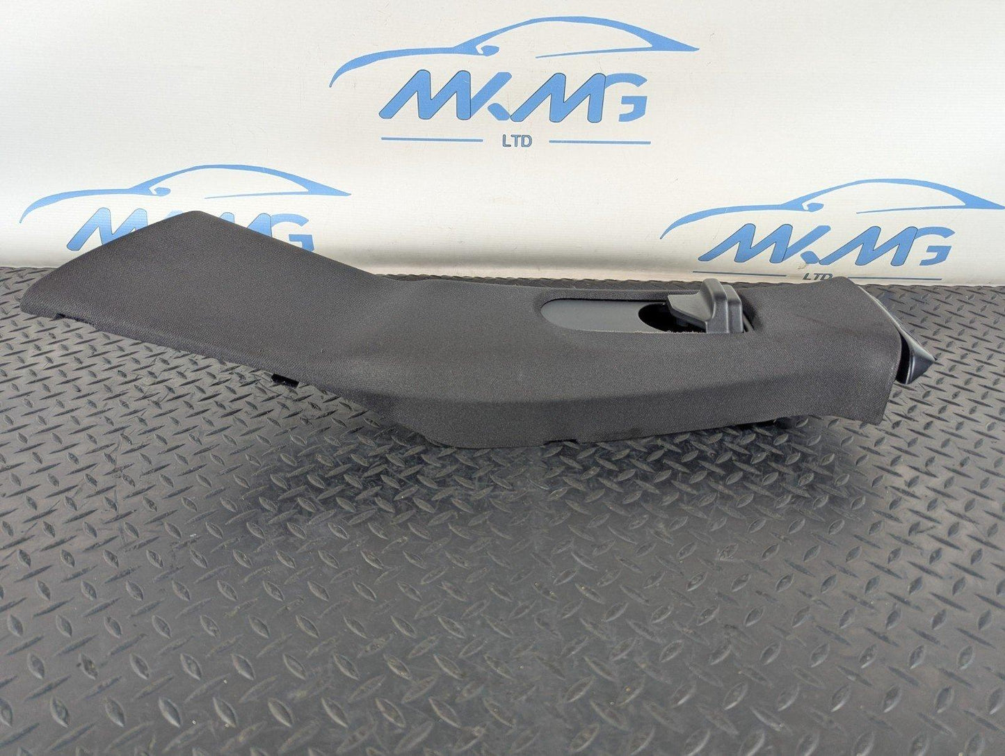 13-19 MERCEDES BENZ CLA C117 GENUINE LEFT SIDE B PILLAR TRIM A1176900525