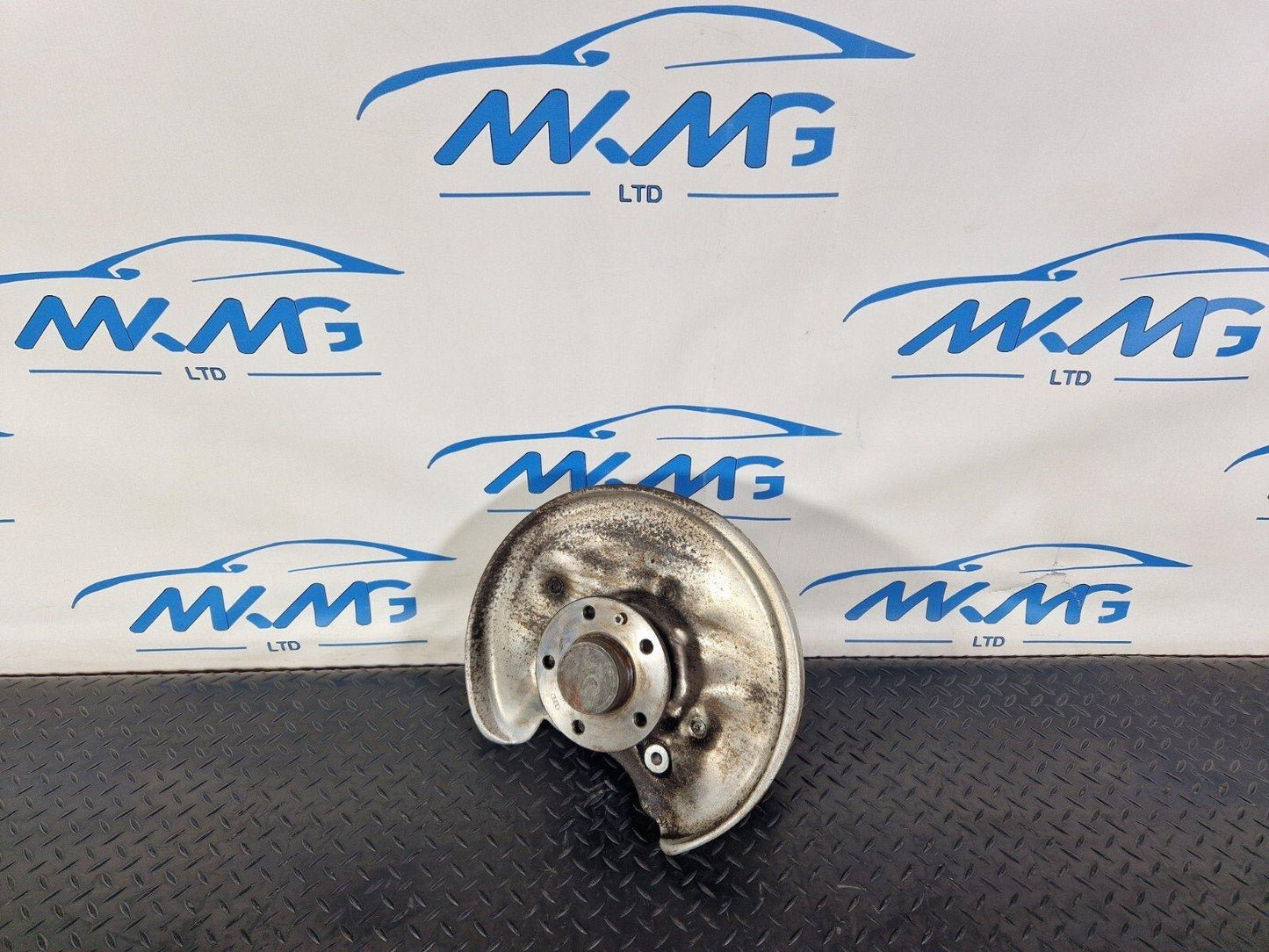 16-19 AUDI A4 B9 N/S/R REAR LEFT SIDE WHEEL HUB & BEARING 8W0505435T 8W0615611D