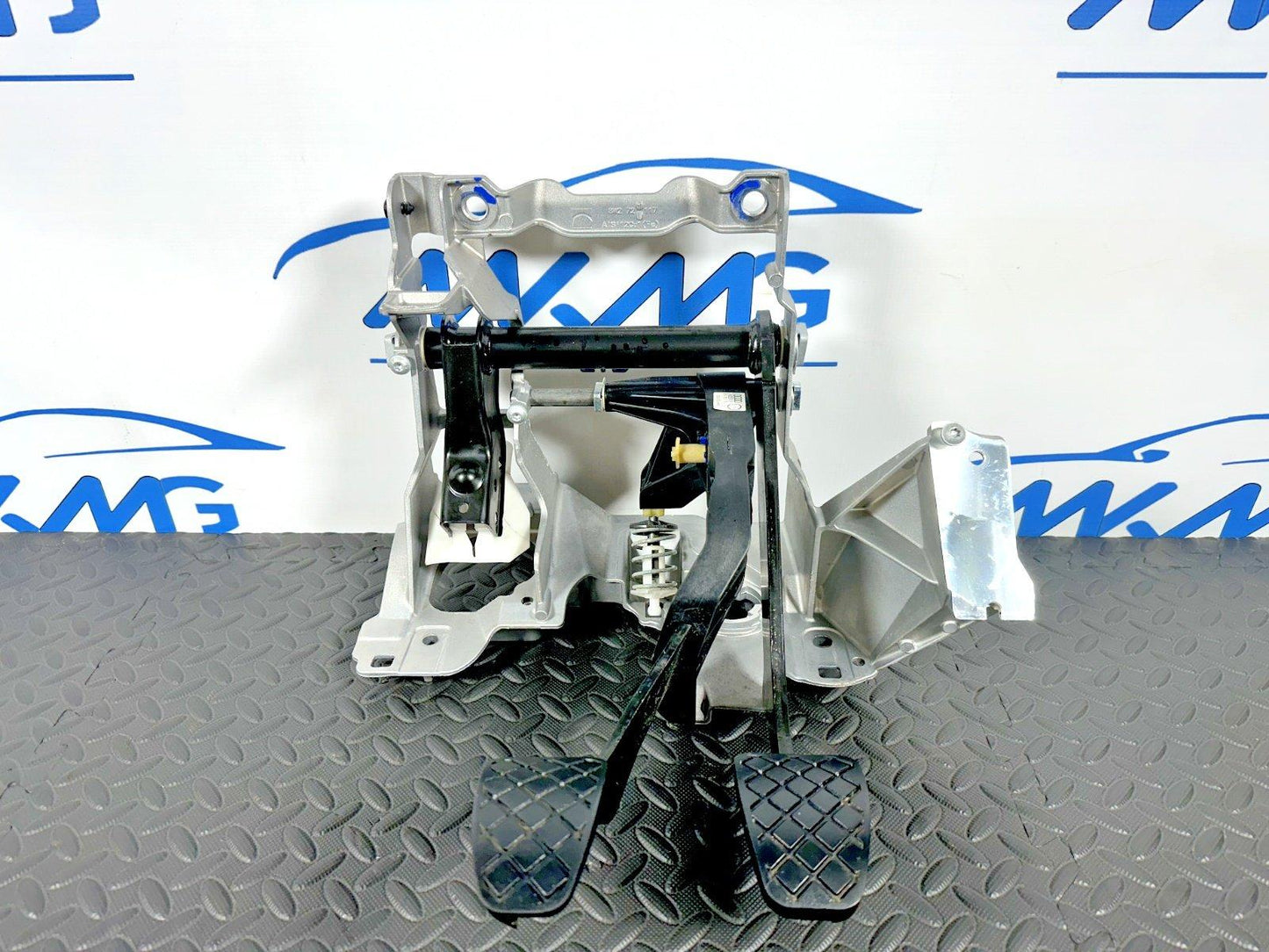 16-19 AUDI A4 B9 GENUINE BRAKE & CLUTCH PEDAL BOX ASSEMBLY 8W2721117 8W2721316