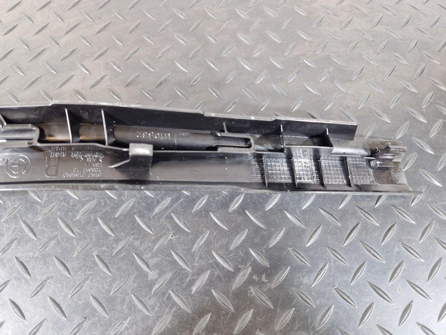 10-13 BMW X5 E70 LCI GENUINE REAR RIGHT ENTRY TRIM 7154840
