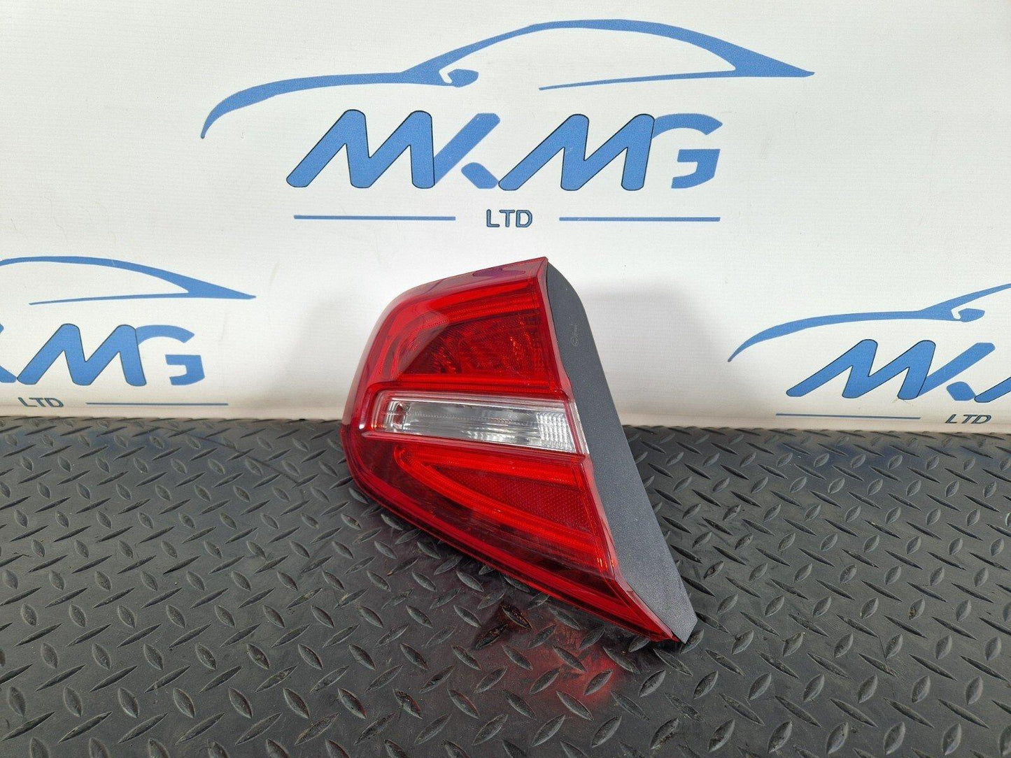 14-20 MERCEDES GLA X156 AMG REAR LEFT N/S/R INNER LED LIGHT A1569061158 DAMAGED