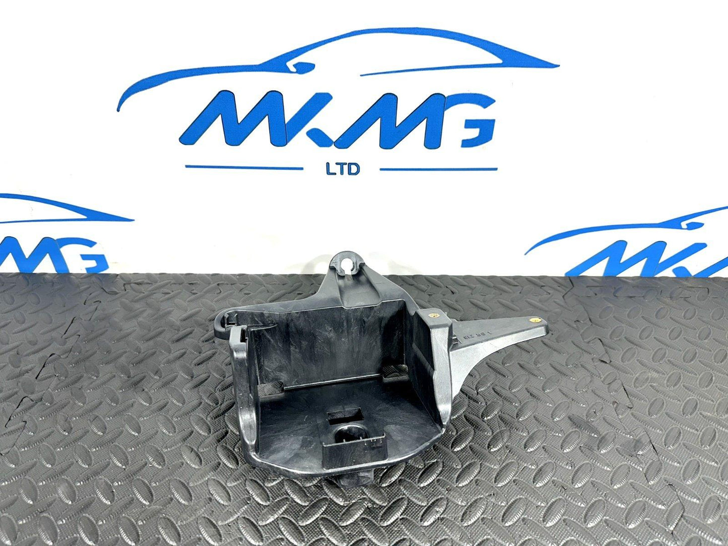 14-21 MERCEDES BENZ C300 W205 GENUINE BATTERY HOLDER BRACKET A2055451640