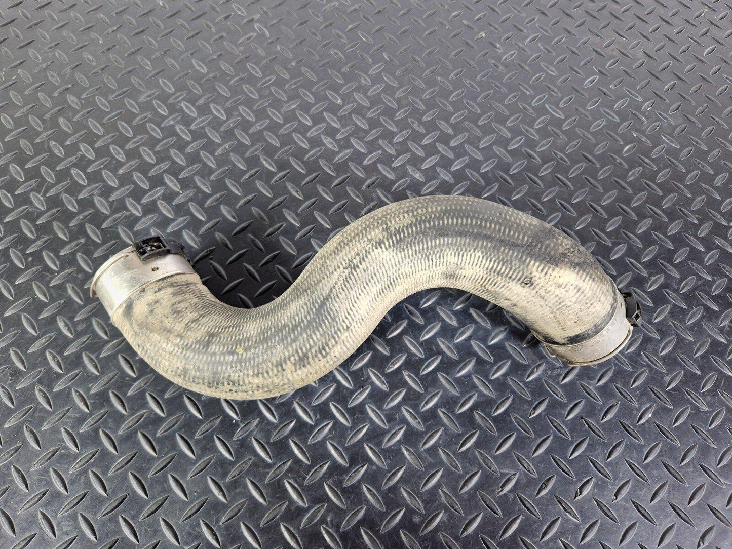 18-ON MERCEDES BENZ SPRINTER W907 W910 TURBO INTERCOOLER HOSE PIPE A9105280800