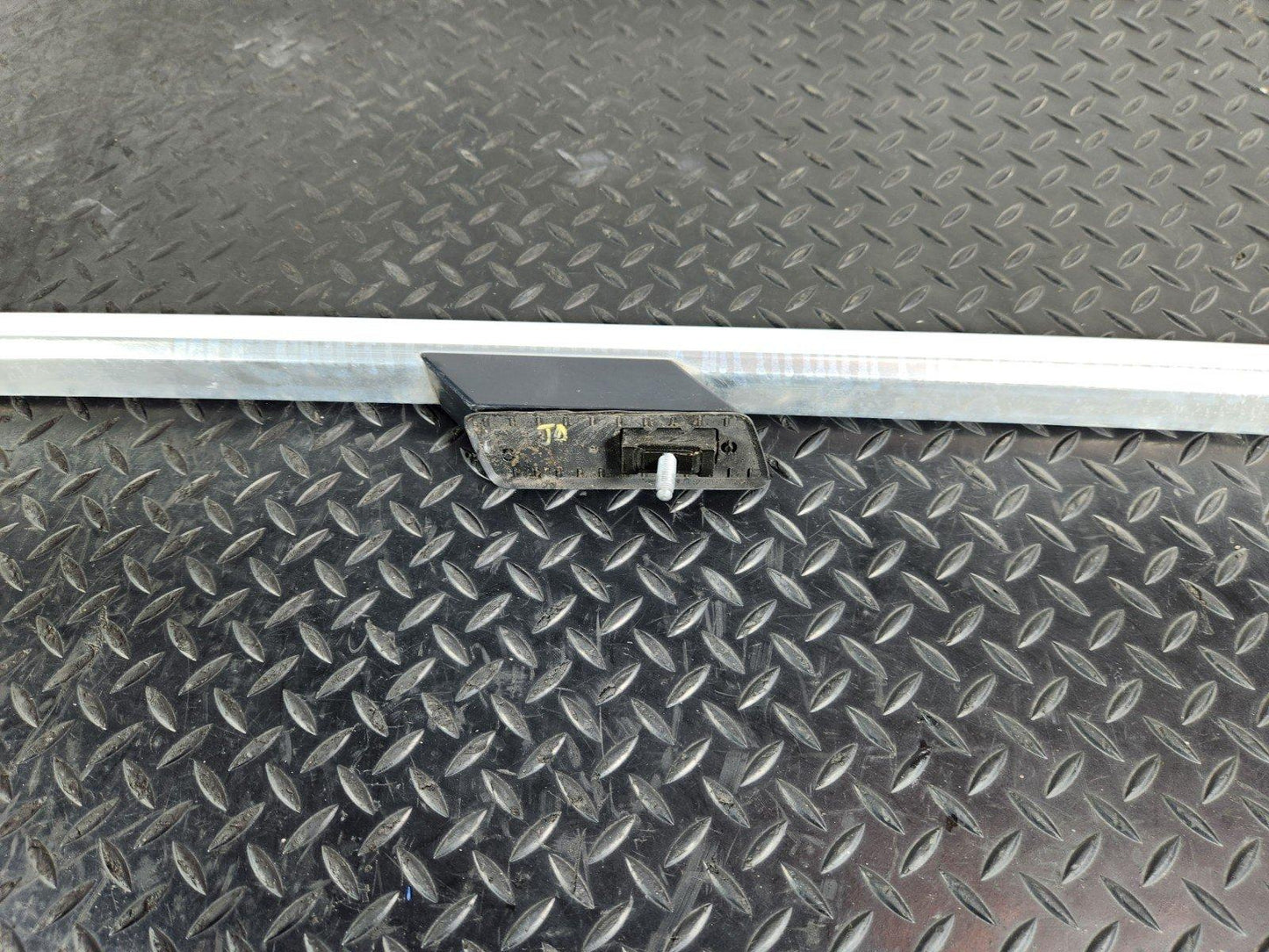 11-19 MERCEDES BENZ ML W166 GENUINE RIGHT O/S CHOME ROOF RACK RAIL A1668900493