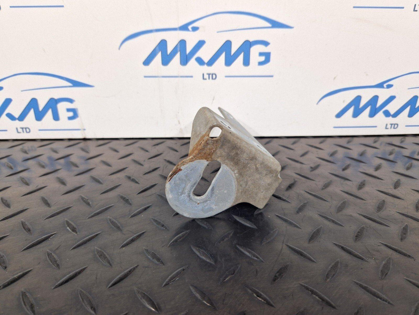 14-21 MERCEDES BENZ C200 W205 OEM MUFFLER MOUNT BRACKET HOLDER A2054921200