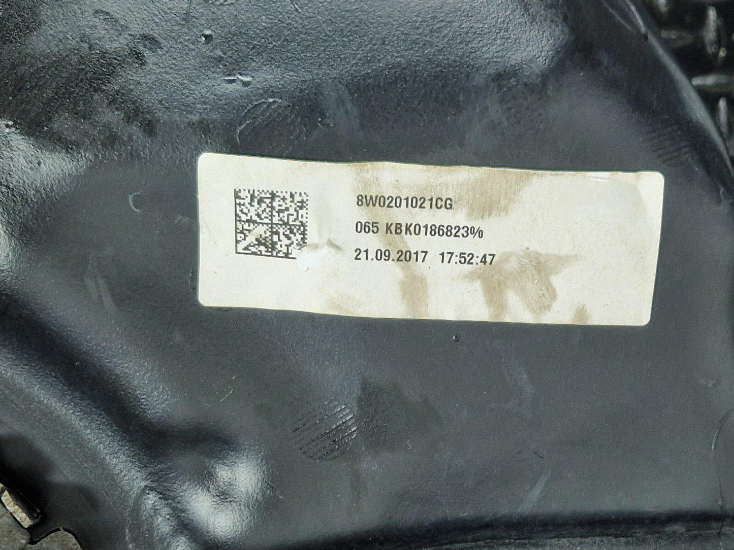 16-19 AUDI A4 B9 DIESEL GENUINE OEM FUEL TANK WITH PUMP 8W0201021CG