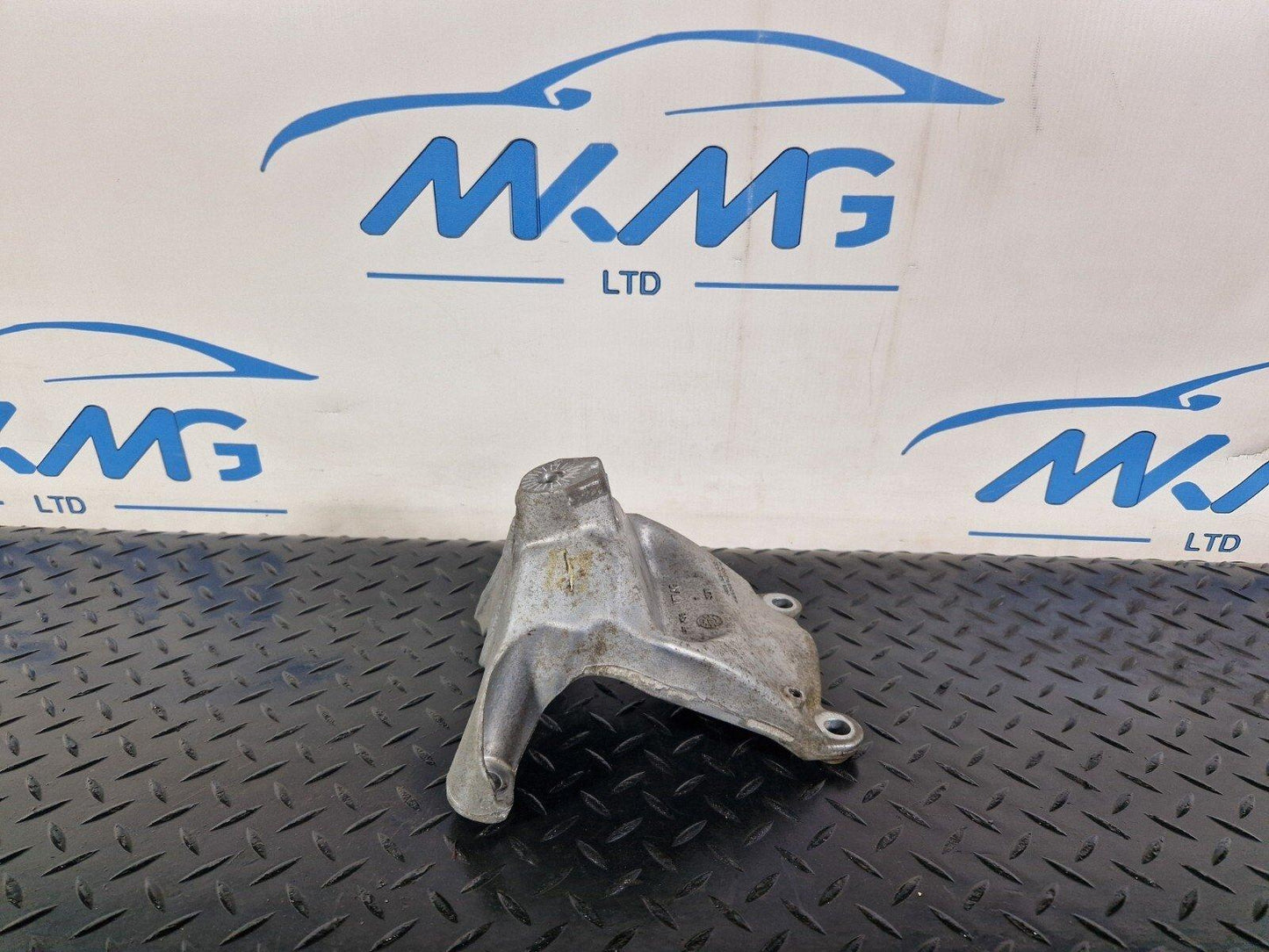 16-23 AUDI A5 F5 SPORTBACK S-LINE RIGHT SIDE ENGINE BRACKET MOUNT 8W0199308L