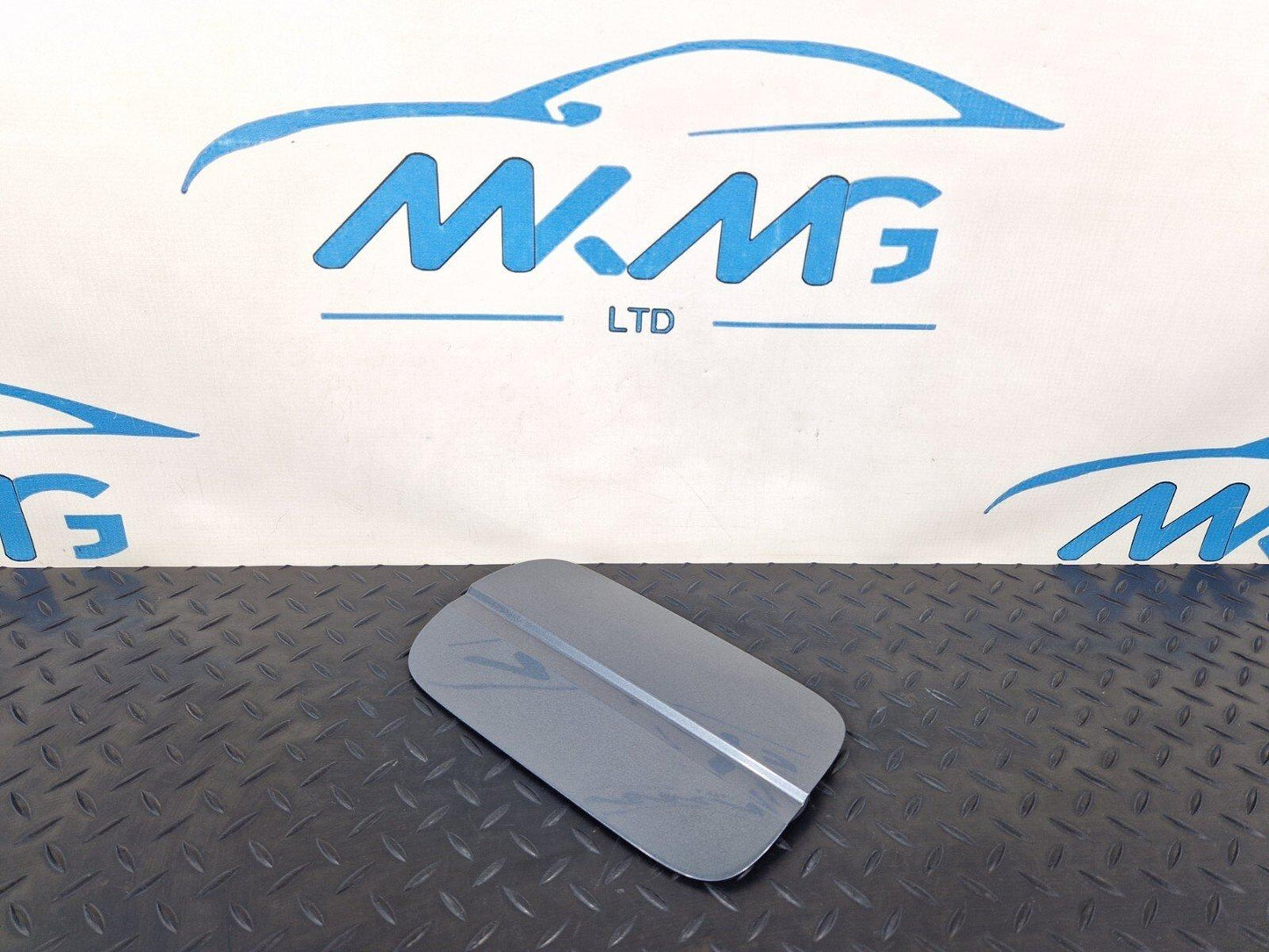 16-19 AUDI A4 B9 GENUINE FUEL DOOR FLAP IN GREY X7R 8W0809907
