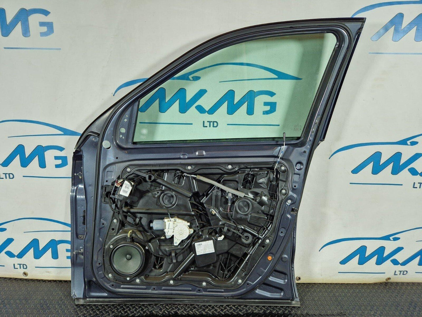 11-19 MERCEDES BENZ ML W166 GENUINE FRONT RIGHT O/S COMPLETE DOOR GREY 755