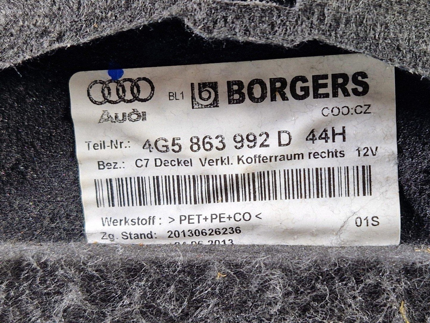 12-18 AUDI A6 C7 REAR RIGHT SIDE BOOT PANEL COVER 4G5863888D 4G5863992D