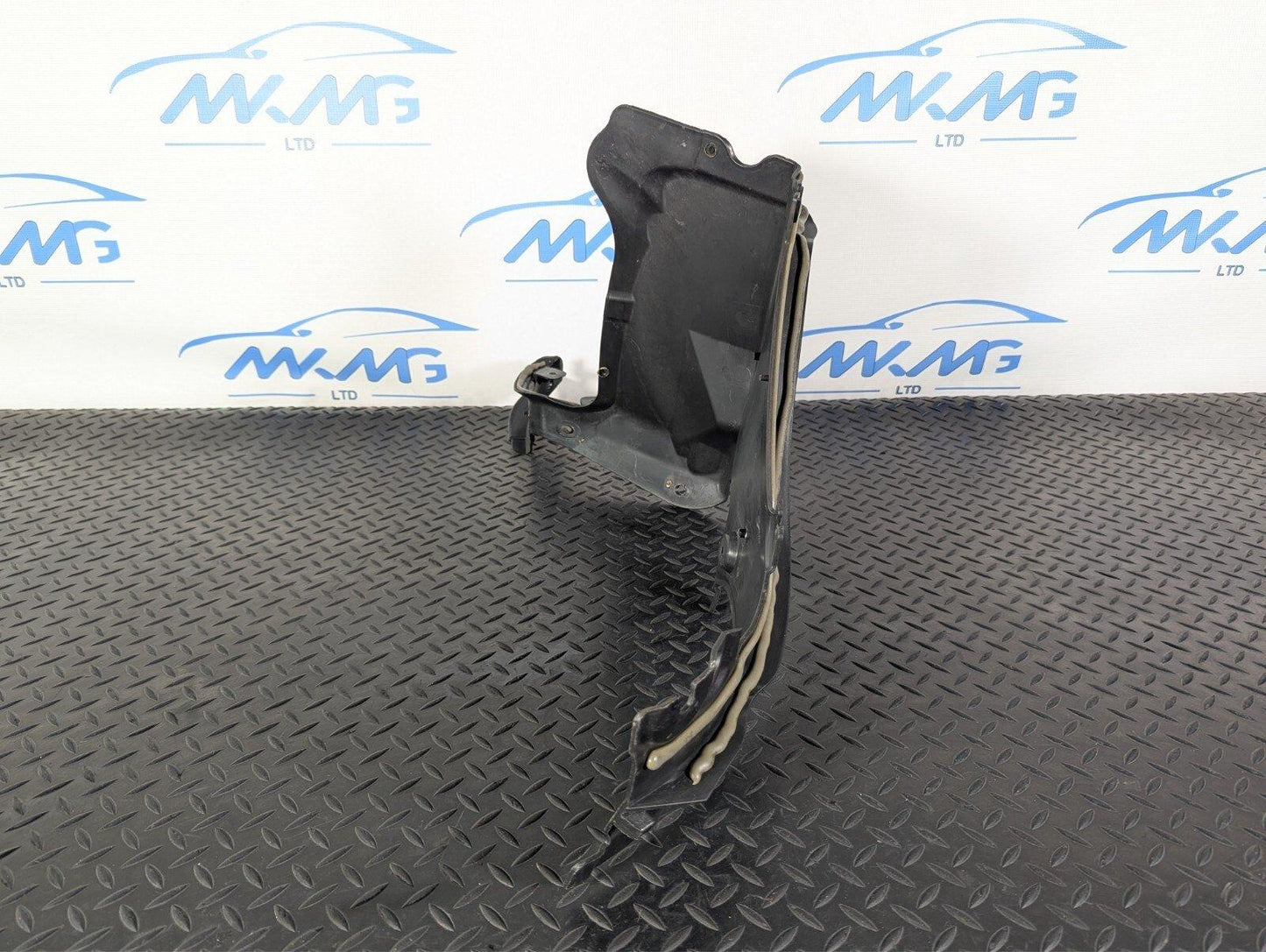 11-19 MERCEDES BENZ ML W166 GENUINE LOWER LEFT N/S PARTITION PANEL A1666201178