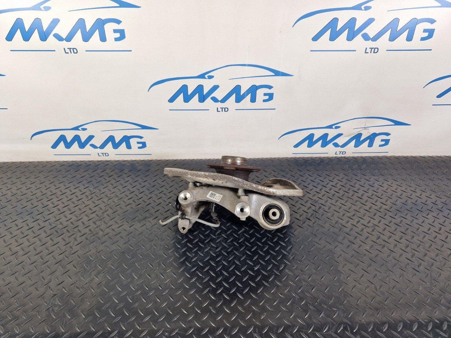 16-19 AUDI A4 B9 O/S/R REAR RIGHT WHEEL HUB & BEARING 8W0505436T 8K0501611D