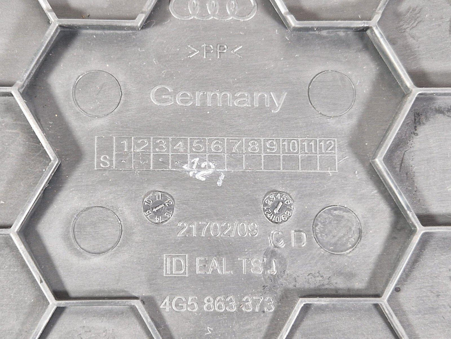 12-18 AUDI A6 C7 REAR BOOT FLOOR TRIM INSERT LEVELLER RAIL COVER PANEL 4G5863373