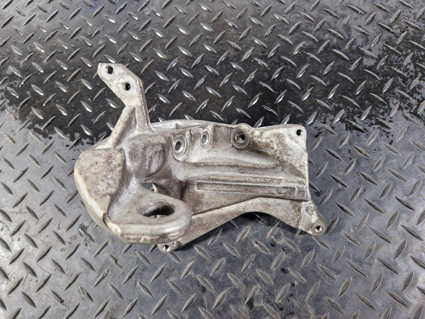 19-ON MERCEDES BENZ B CLASS W247 GENUINE ENGINE HOLDER MOUNT A6542241000