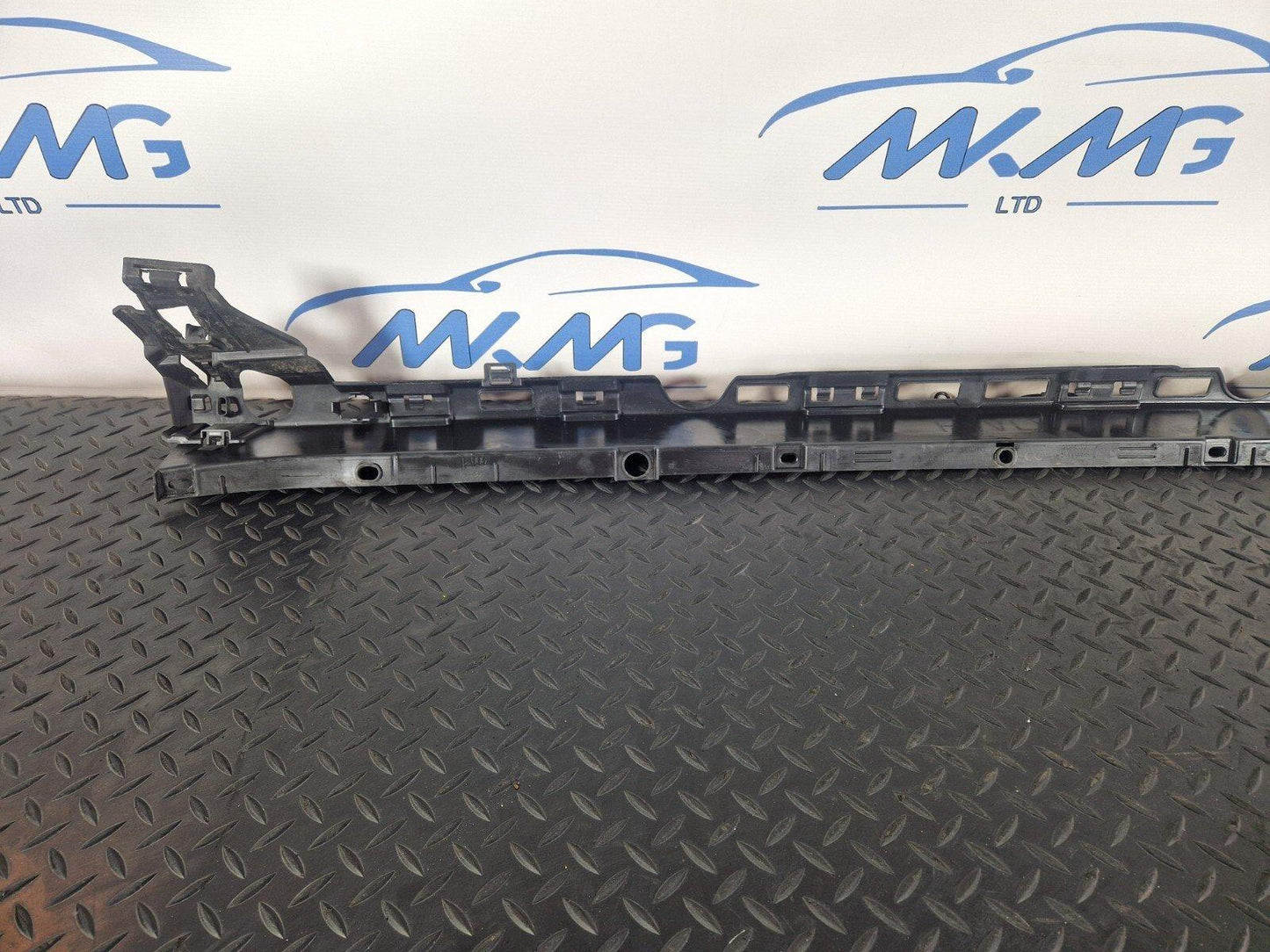 18-ON MERCEDES BENZ SPRINTER W907 W910 2.2 CDI OEM BUMPER MOUNT A9108854700
