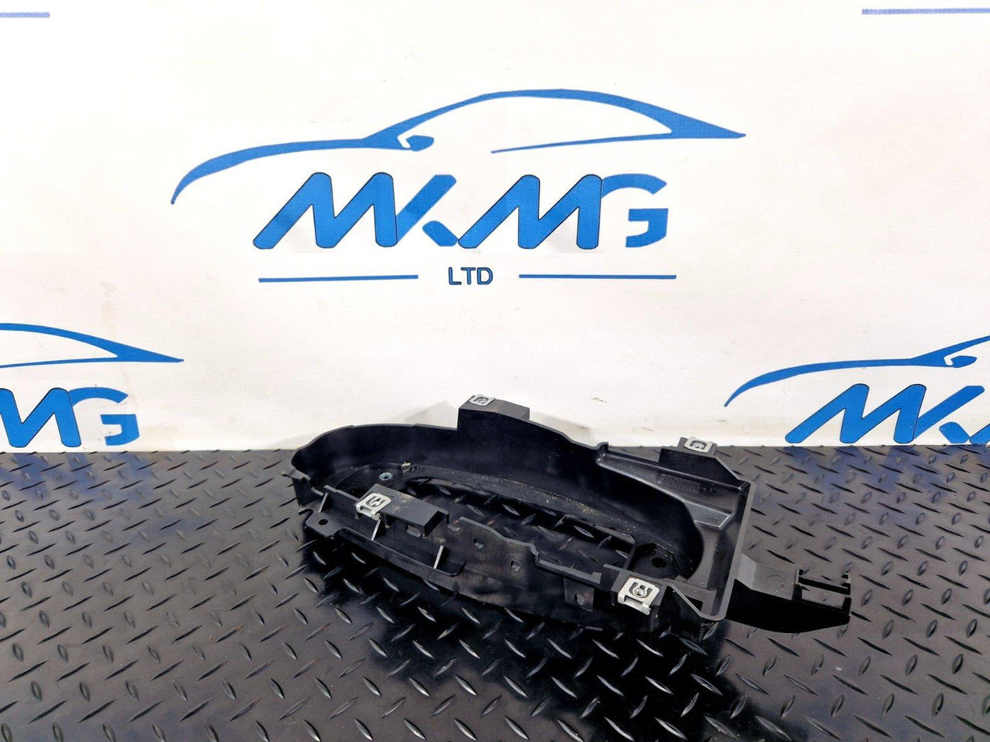 16-19 AUDI A4 B9 AVANT GENUINE GEARSTICK MOUNTING PLATE BRACKET 8W0863531