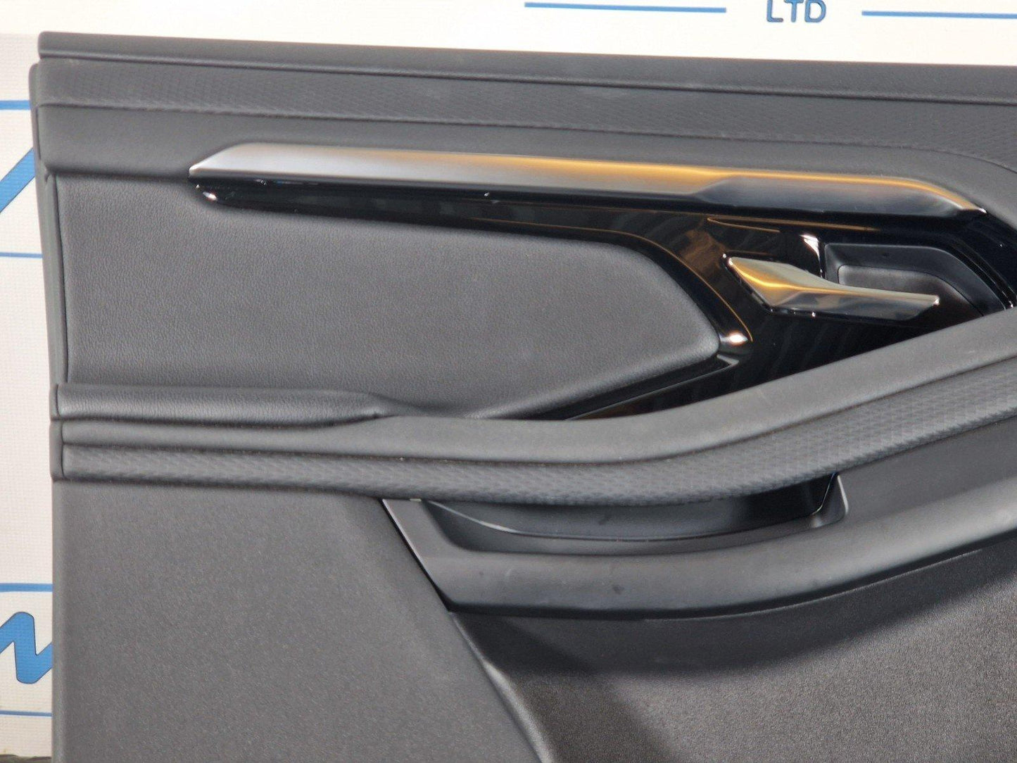 19-ON RANGE ROVER EVOQUE L551 GENUINE FRONT LEFT DOOR CARD PANEL