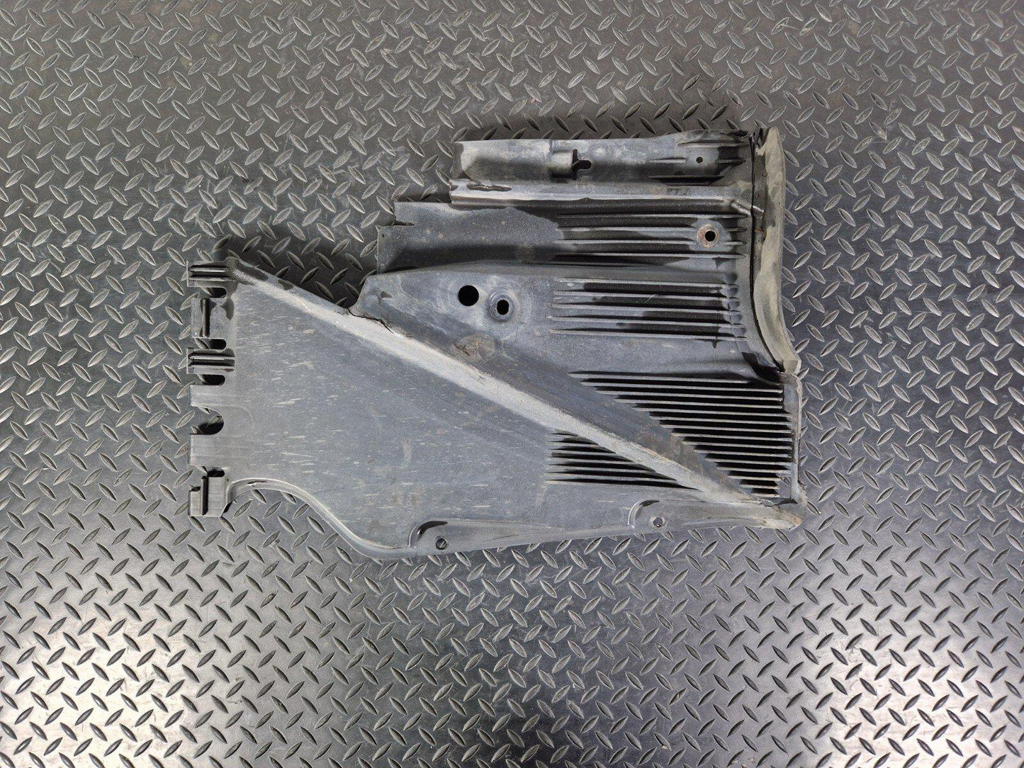 12-17 AUDI S5 CONVERTIBLE 8F REAR LEFT UNDERBODY COVER DAMAGED 8F0825215C