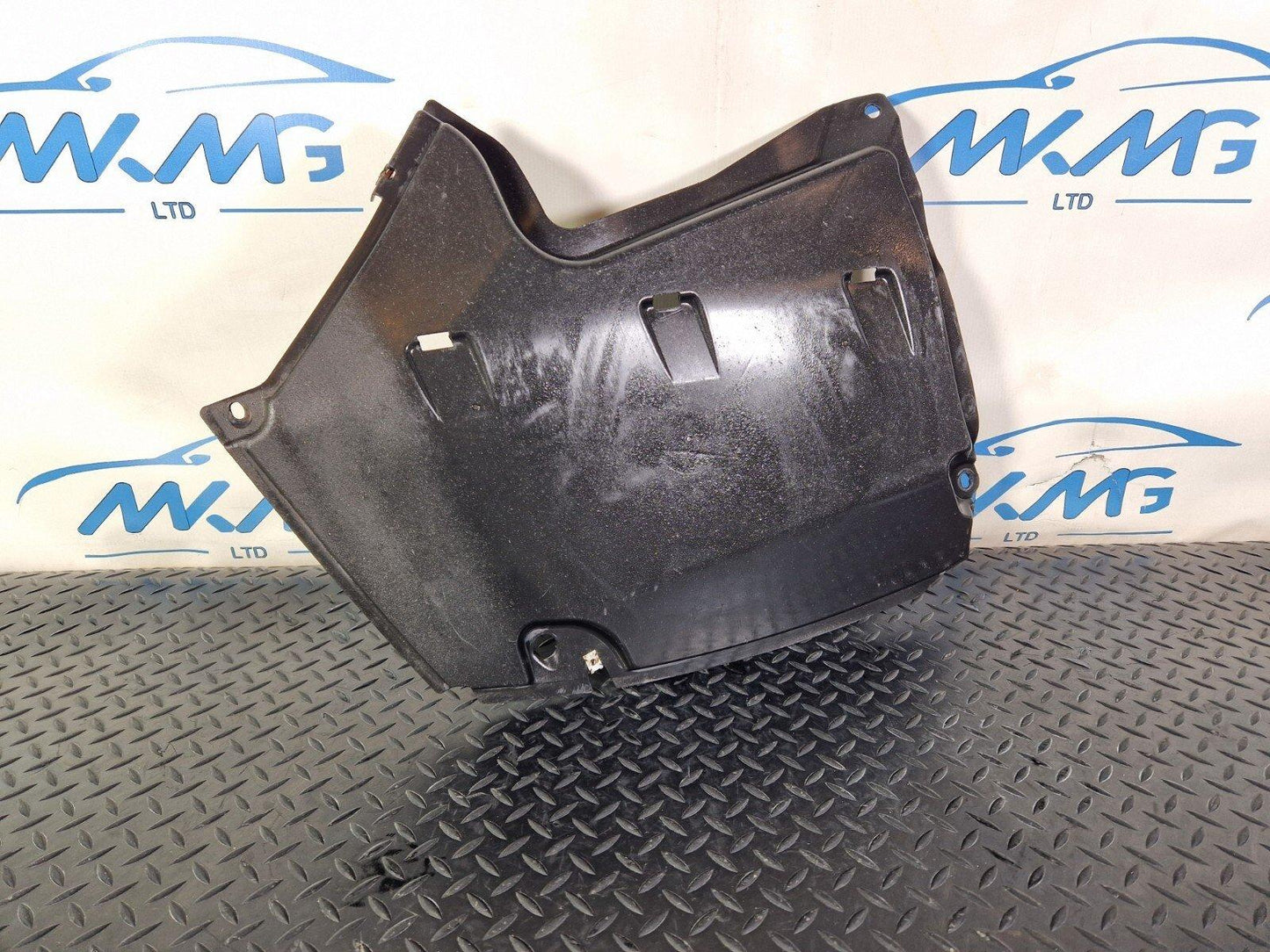 16-19 AUDI A4 B9 GENUINE OEM REAR RIGHT SIDE O/S BODY UNDER TRAY 8W0825219A