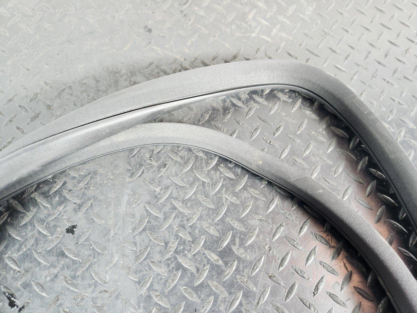 11-19 MERCEDES ML W166 OEM REAR LEFT OR RIGHT SIDE DOOR RUBBER SEAL  A1666970151
