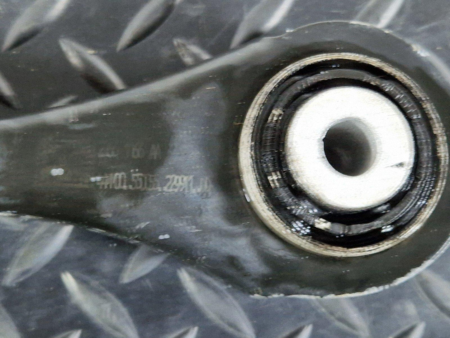 16-19 AUDI A4 AVANT B9 GENUINE REAR LEFT LOWER CONTROL ARM 4M0505291D 4M0505425D