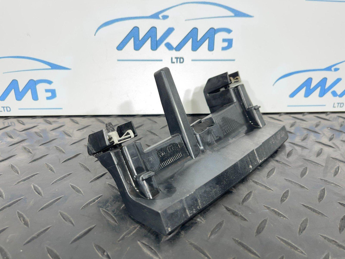 14-21 BMW 2 SERIES F45 F46 FRONT PASSENGER SIDE HEADLIGHT BRACKET 1301336177