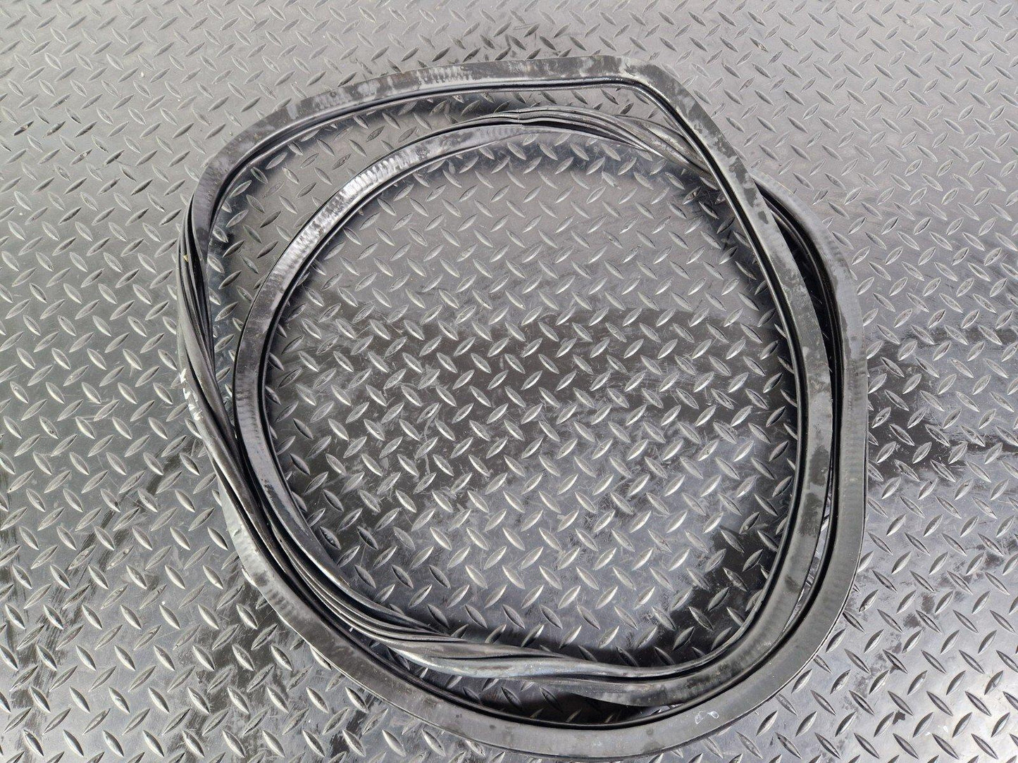 12-17 AUDI Q5 S-LINE GENUINE OEM REAR LEFT SIDE DOOR SEAL 8R0833721F