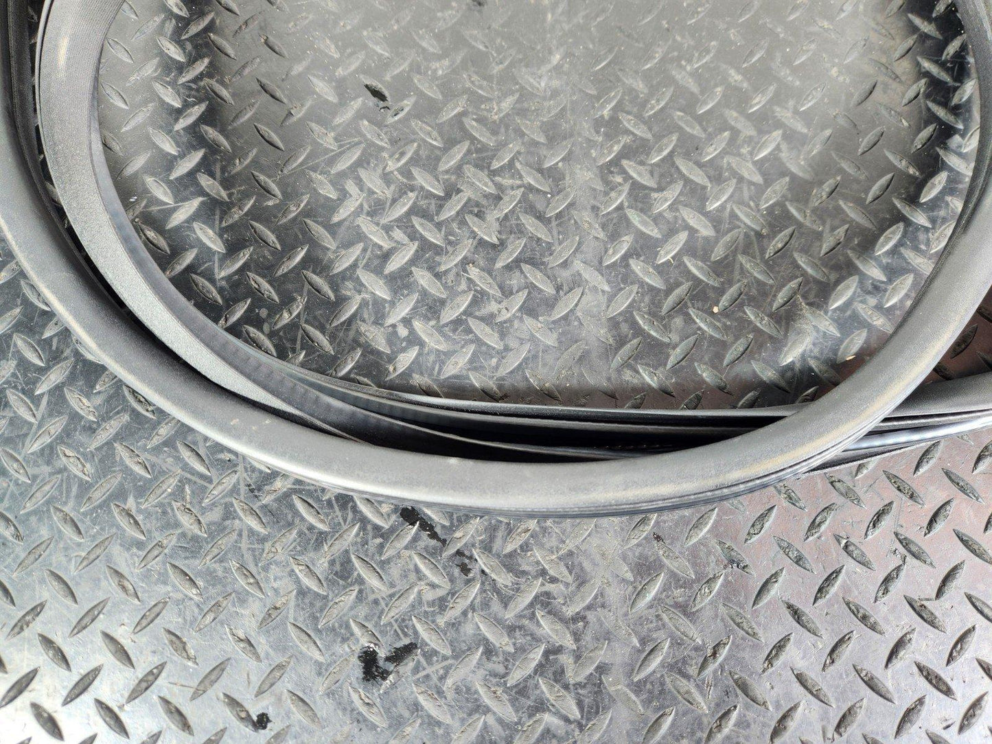 11-19 MERCEDES ML W166 OEM REAR LEFT OR RIGHT SIDE DOOR RUBBER SEAL  A1666970151