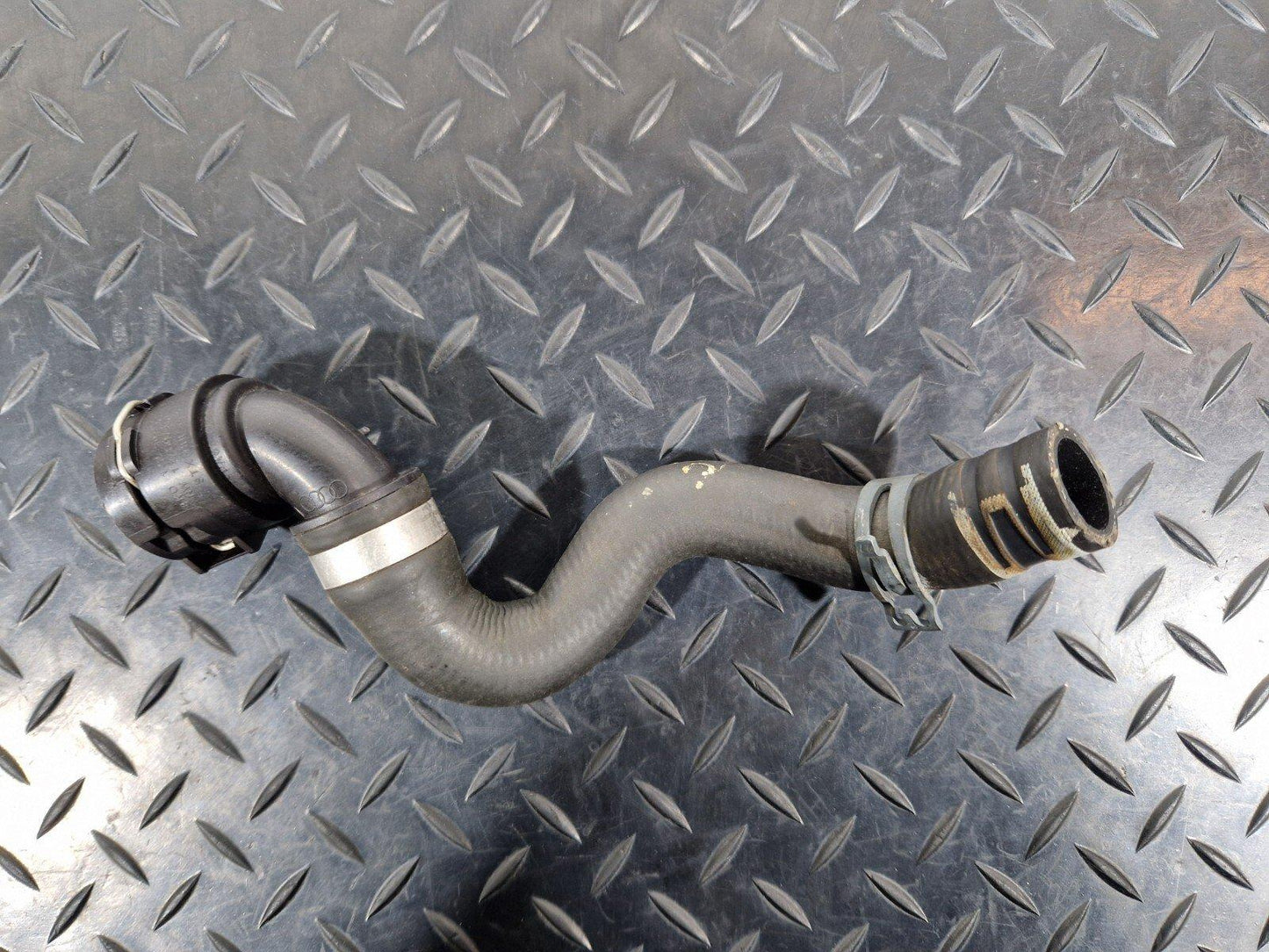 16-19 AUDI A4 B9 SALOON GENUINE HEATER COOLANT PIPE HOSE 8W0819334G