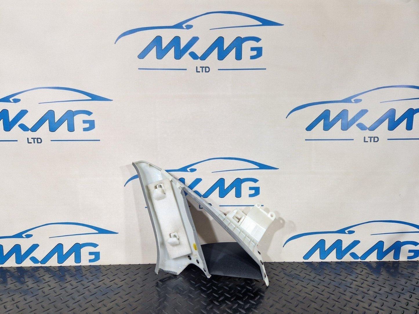 16-19 AUDI A4 B9 REAR LEFT PASSENGER SIDE C-PILLAR 8W5867287