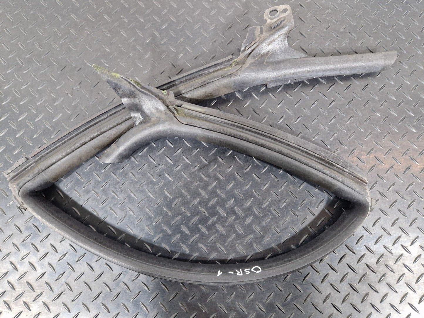 10-18 AUDI A7 4G S-LINE REAR RIGHT DOOR UPPER RUBBER WEATHER SEAL 4G8845696