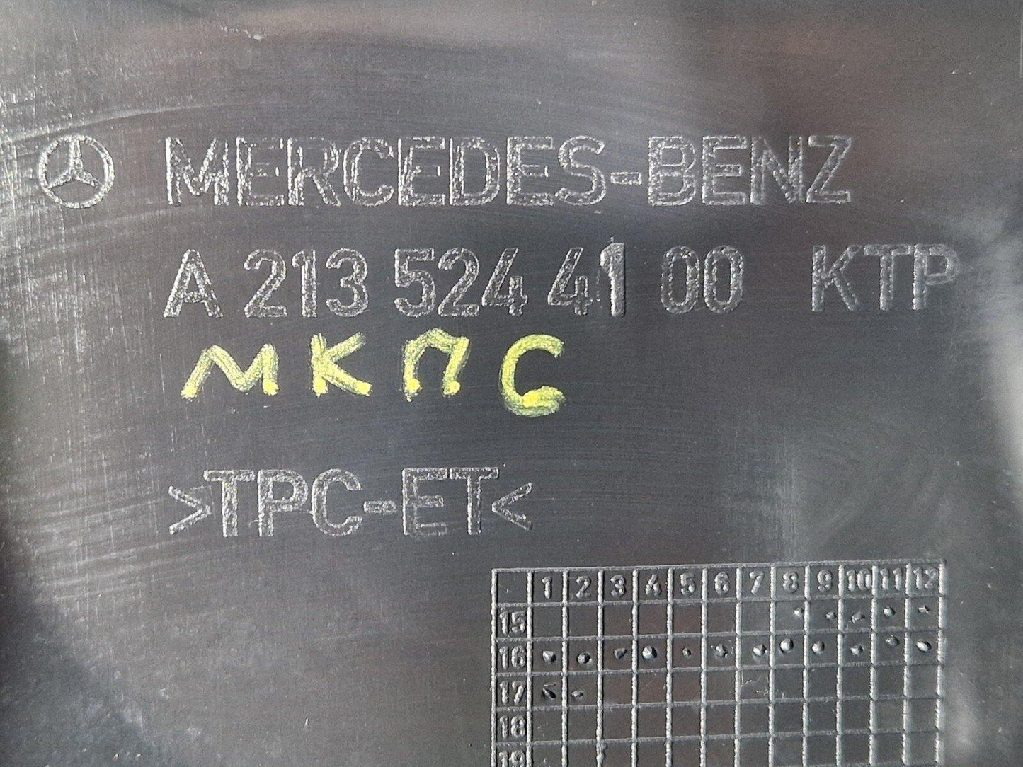 14-21 MERCEDES BENZ C200d W205 OEM RIGHT CENTER NOISE CAPSULE A2135244100