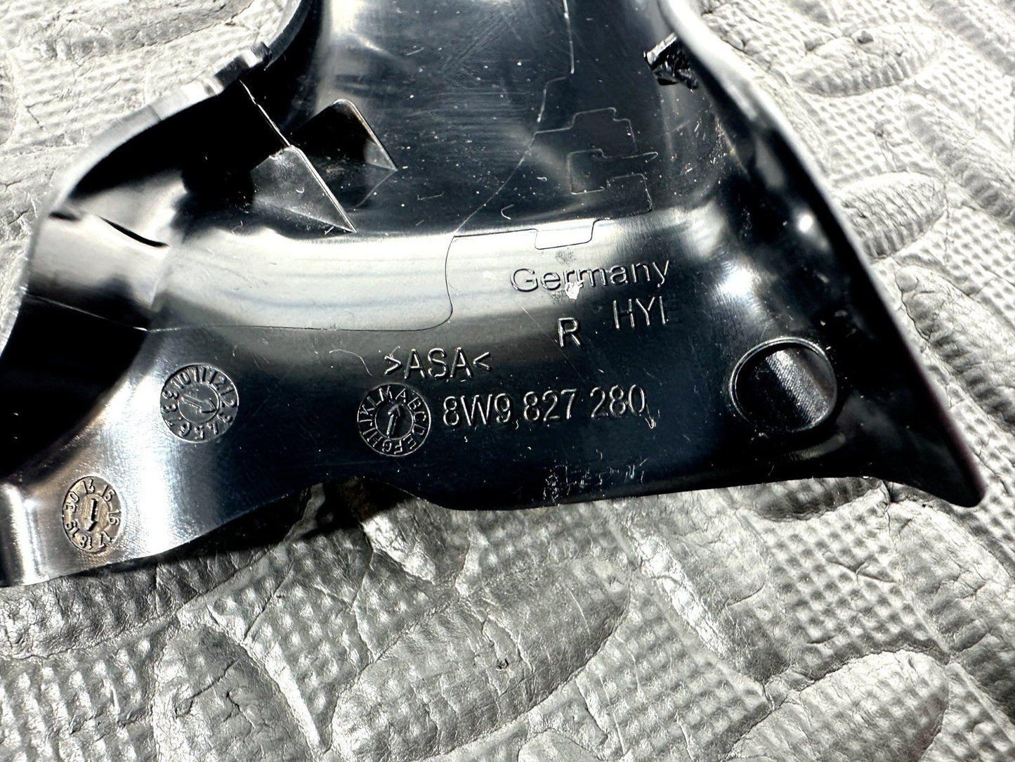 16-19 AUDI A4 B9 AVANT GENUINE REAR RIGHT BOOT HINGE COVER 8W9827280